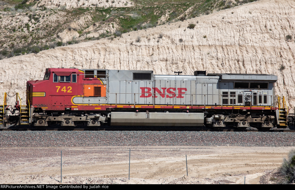 BNSF 742